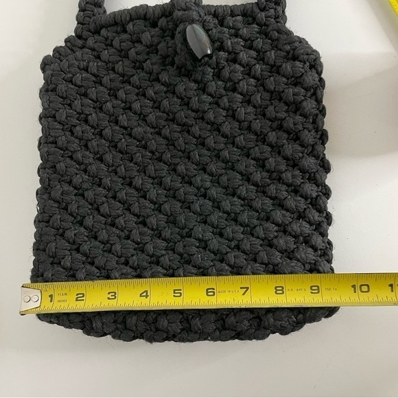 Vintage 90s/Y2K black macramé crochet purse with wooden bead closure - Picture 16 of 17
